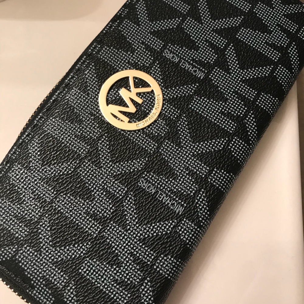 MK large wallet